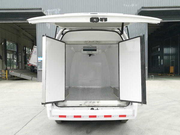 程力威牌CLW5033XLCB6型冷藏車(chē)